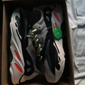 Yeezy wave runner 700 size 11.5